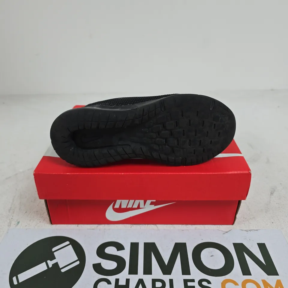 BOXED PAIR OF NIKE KIDS AIR MAX PHOENIX TRAINERS IN BLACK - UK 1