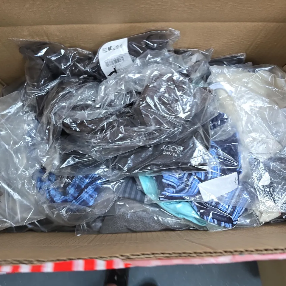 APPROXIMATELY 20 ASSORTED CLOTHING ITEMS IN VARIOUS SIZES, COLOURS & STYLES TO INCLUDE WIDE JEANS, FULL LENGTH TIGHTS, HONEY TIE PANTS, ETC