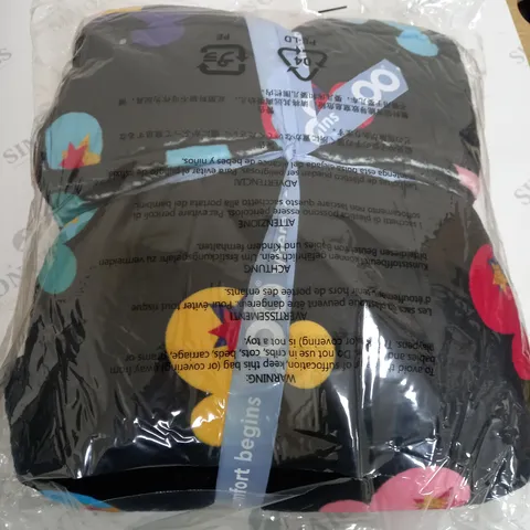 BLACK OODIE THROW 