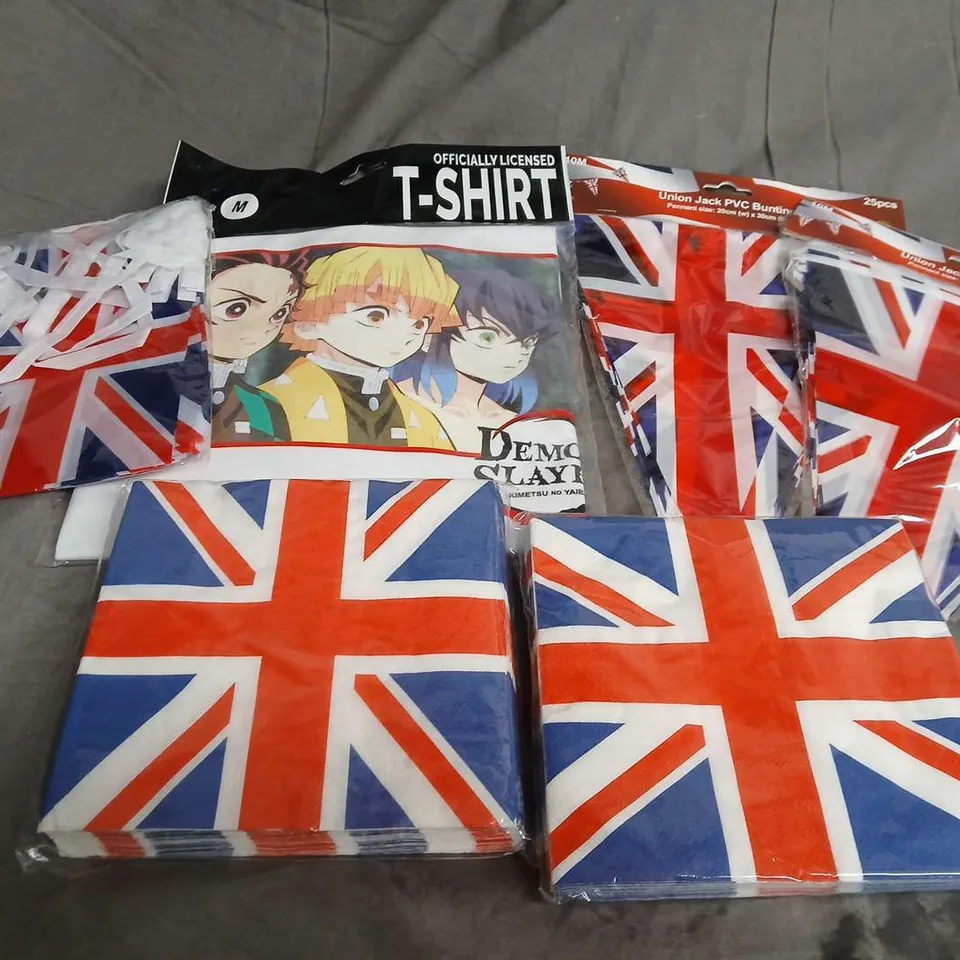 APPROXIMATELY 30 ASSORTED ITEMS TO INCLUDE DEMON SLAYER WOMEN T-SHIRT MEDIUM, UNION JACK PRINT NAPKINS, UNION JACK PVC BUNTING 