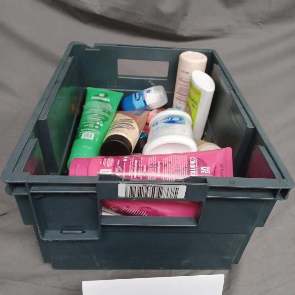 TOTE OF ASSORTED COSMETIC ITEMS TOO INCLUDE SHAMPOO , TAN GEL , ETC 