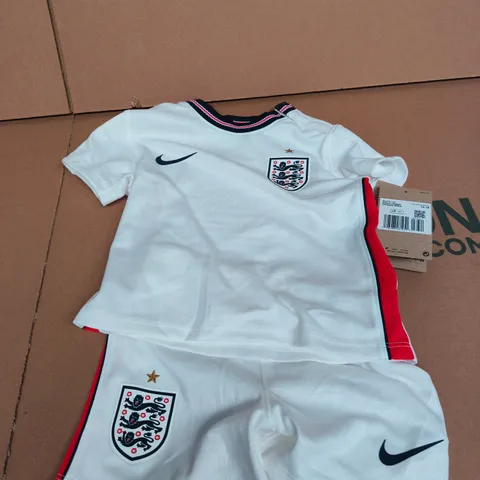 ENGLAND INFANT FOOTBALL KIT – 12-18 MONTHS 