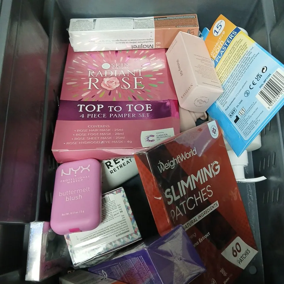 APPROXIMATEY 20 ASSORTED HEALTH AND BEAUTY PRODUCTS TO INCLUDE T GEL SENSITIVE SCALP SHAMPOO, CAREX HAND WASH AND HAIR BRUSH