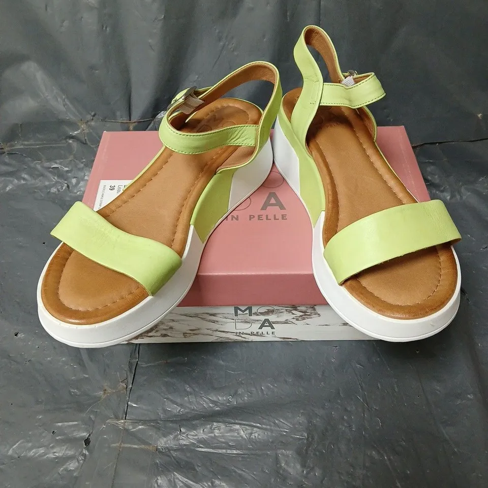 BOXED PAIR OF MODA IN PELLE ORINA LEATHER BUCKLE ANKLE STRAP SANDAL IN LIME GREEN SIZE 6