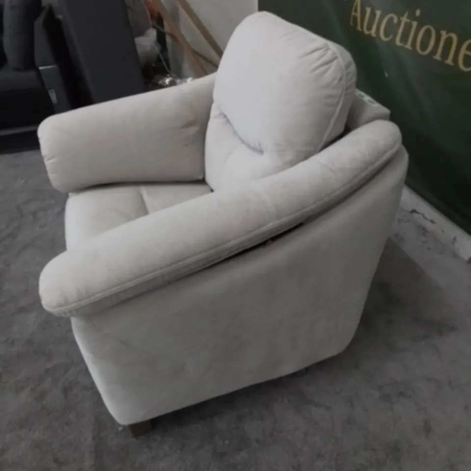 DESIGNER G PLAN MADE JACKSON MONTILLA ALMOND FABRIC ELECTRIC RECLINING ARM CHAIR
