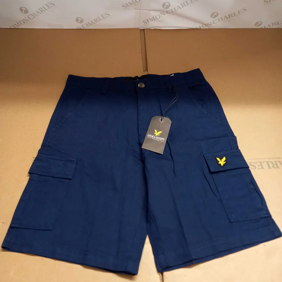 LYLE AND SCOTT CARGO SHORTS SIZE W30