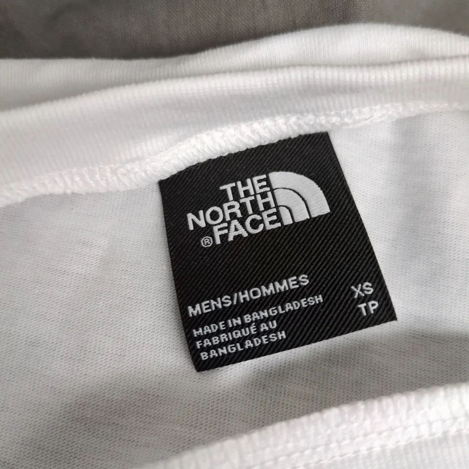 THE NORTH FACE WHITE T‑SHIRT – MEN'S XS 