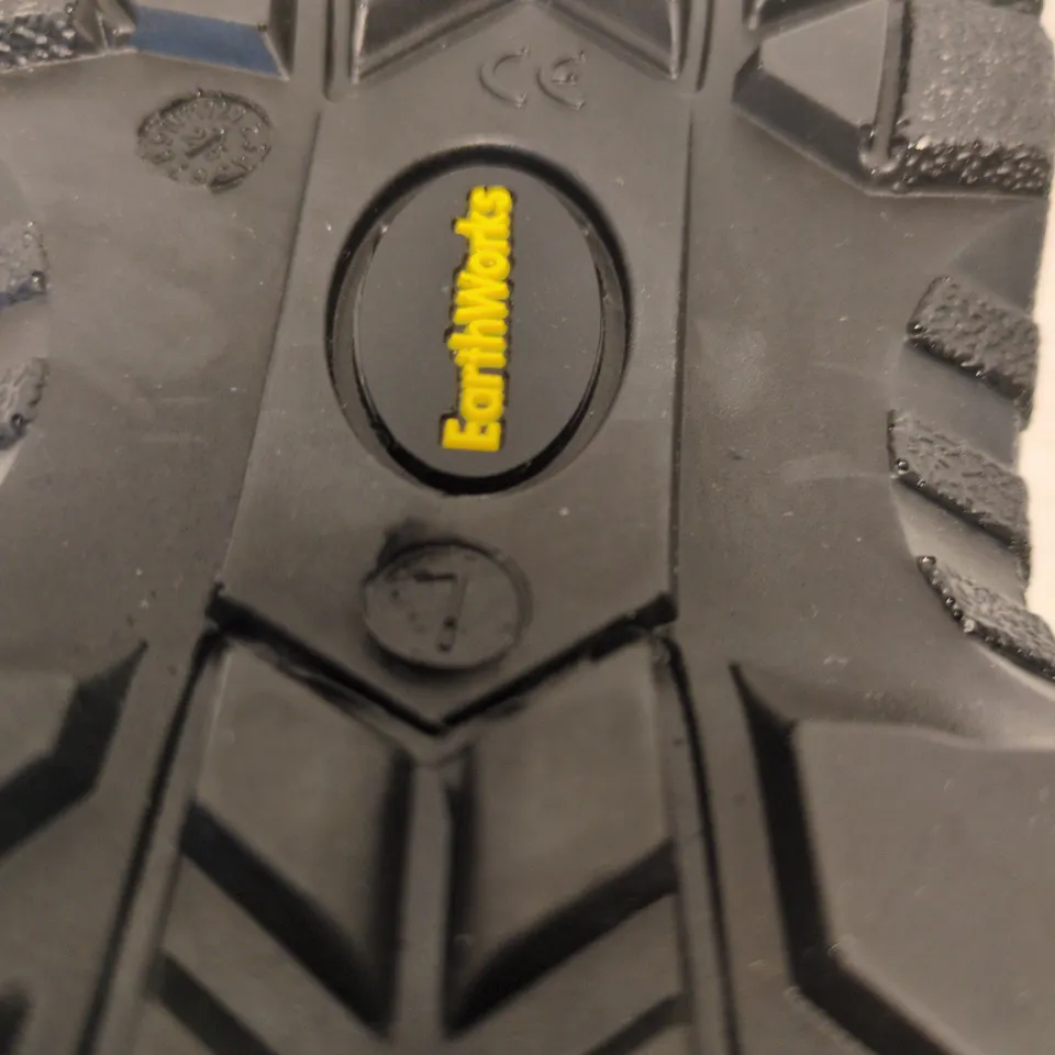 EARTHWORKS SAFETY BOOTS – BLACK LEATHER WITH RUGGED TREAD SOLE