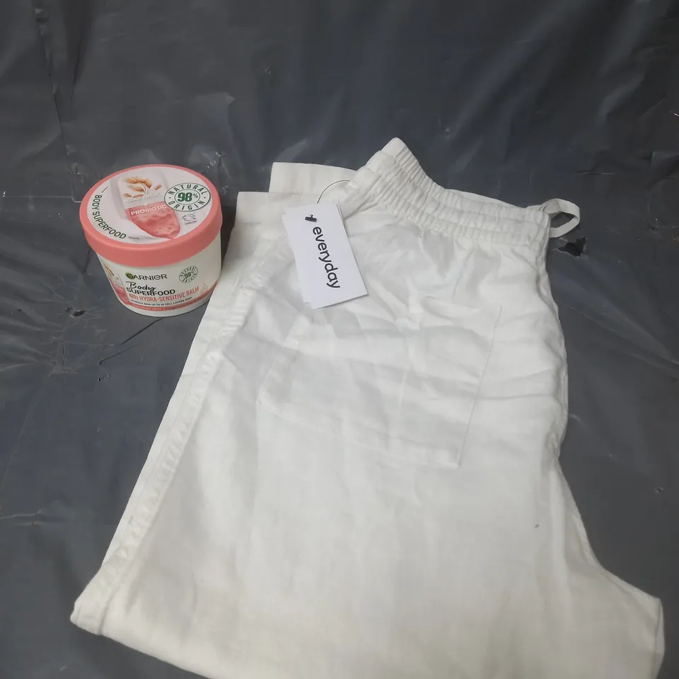APPROXIMATELY 5 HOUSEHOLD ITEMS TO INCLUDE CLOTHING AND SKINCARE