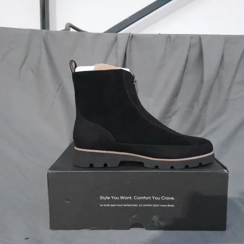 BOXED PAIR OF VIONIC CHARM ESTILLO BOOTS IN BLACK SIZE 8
