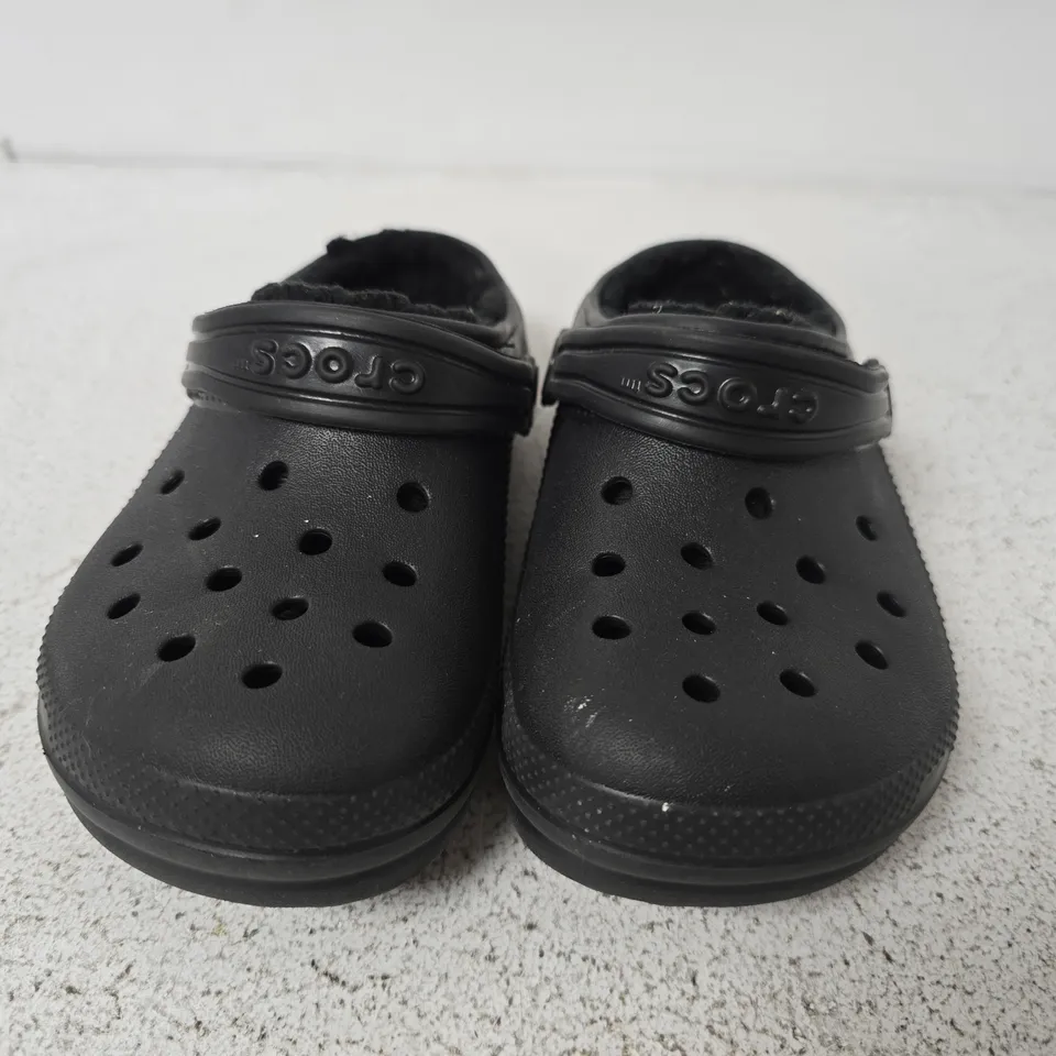 CROCS DUAL COMFORT, BLACK - SIZE C 11