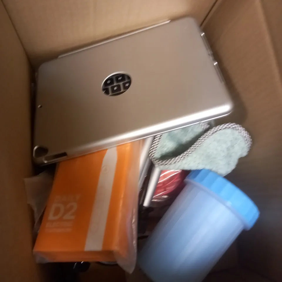 BOX OF APPROXIMATELY 5 ASSORTED ITEMS TO INCLUDE TRIPOD, TOOTHBRUSH, BLUETOOTH KEYBOARD ETC