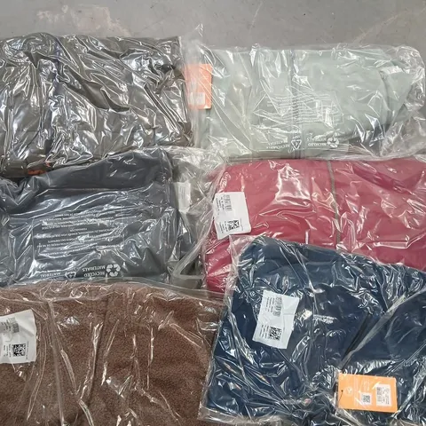 APPROXIMATELY 14 ITEMS OF ASSORTED BRAND NEW REGATTA CLOTHING AND ACCESSORIES