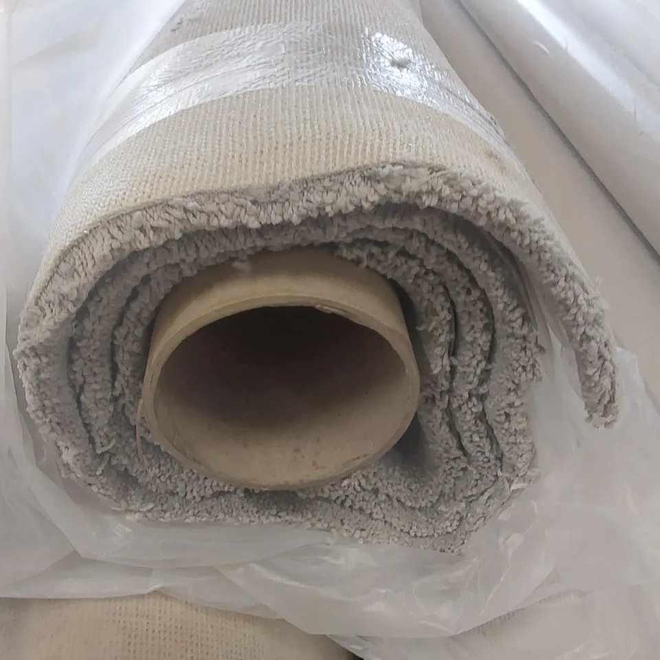 ROLL OF QUALITY ULTIMATE IMPRESSIONS HIGH LIFE CARPET - APPROXIMATELY 5 x 2m