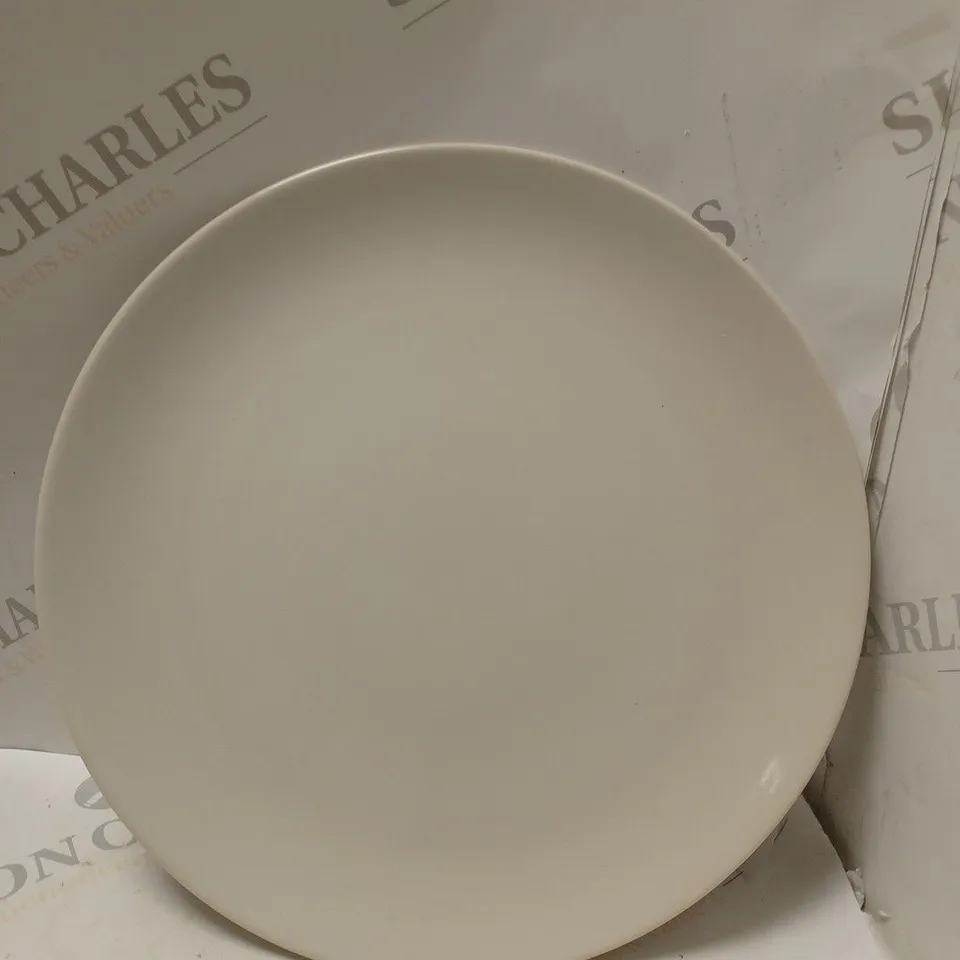 BRAND NEW BOXED CESIRO 12 PIECE DINNERWARE TO INCLUDE LARGE PLATES SAMLL PLATES AND BOWLS / COLLECTION ONLY 