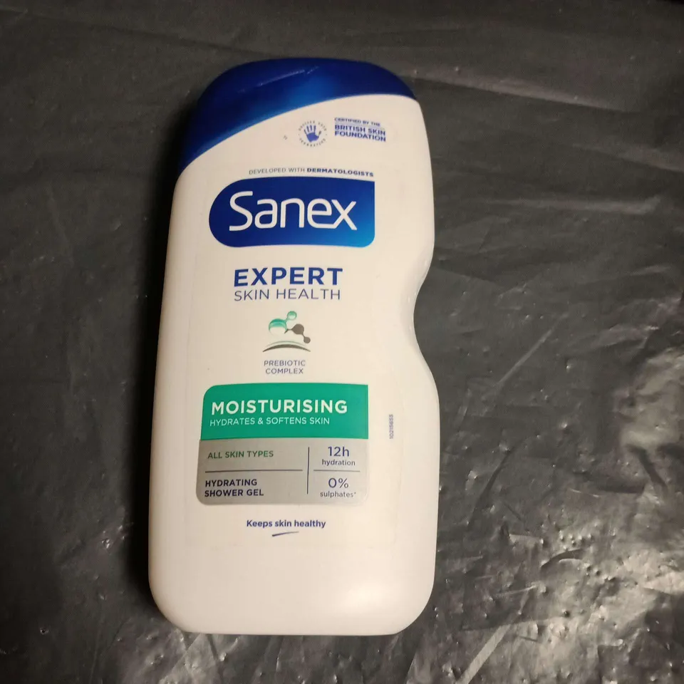 APPROXIMATELY 20 ASSORTED HEALTH AND BEAUTY ITEMS INCLUDING SANEX SHOWER GEL , BOOTS EYE MAKEUP REMOVER LOTION AND SOAP & GLORY ROLLERBALL FRAGRANCE 