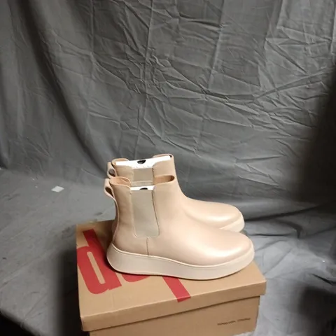 FITFLOP F-MODE LEATHER FLATFORM CHELSEA BOOTS – CLASSIC BEIGE, UK 7