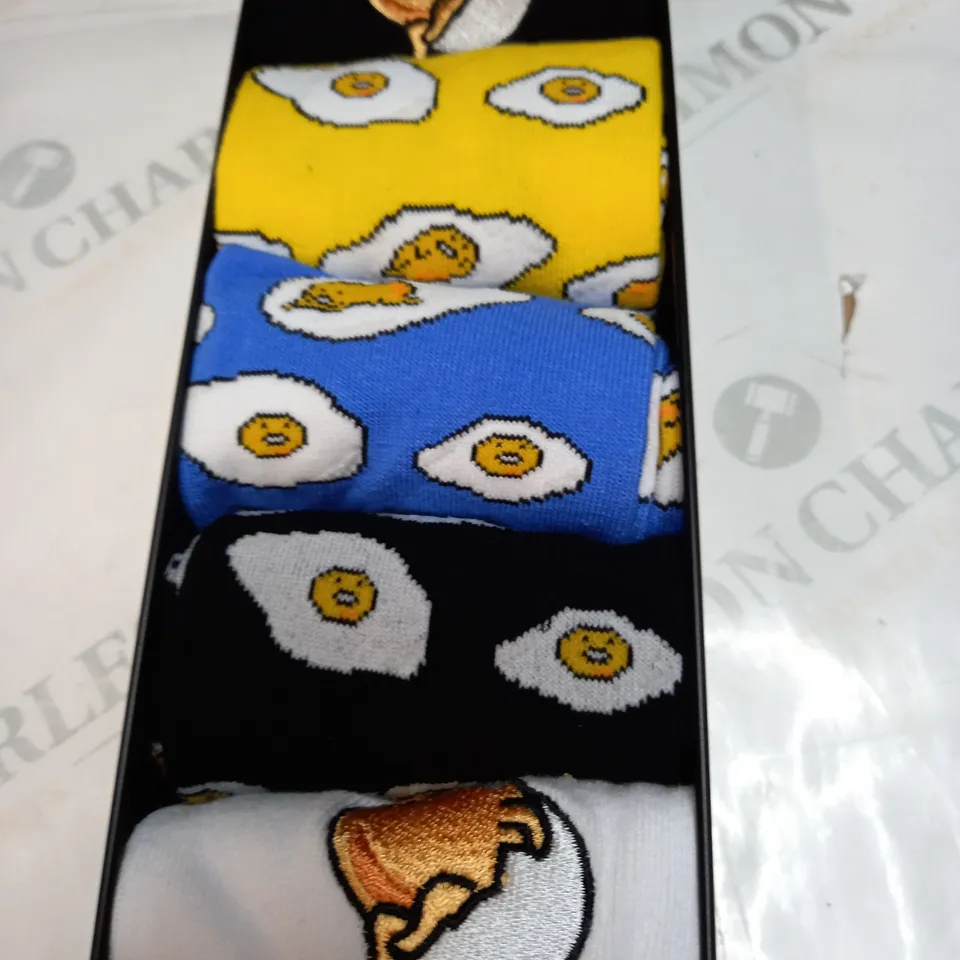 TYPO TIN OF 5 X PACK OF MULTI COLOURED SOCKS 