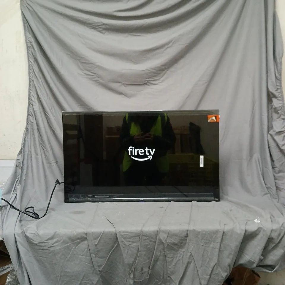 TCL TELEVISION DISPLAYING FIRE TV