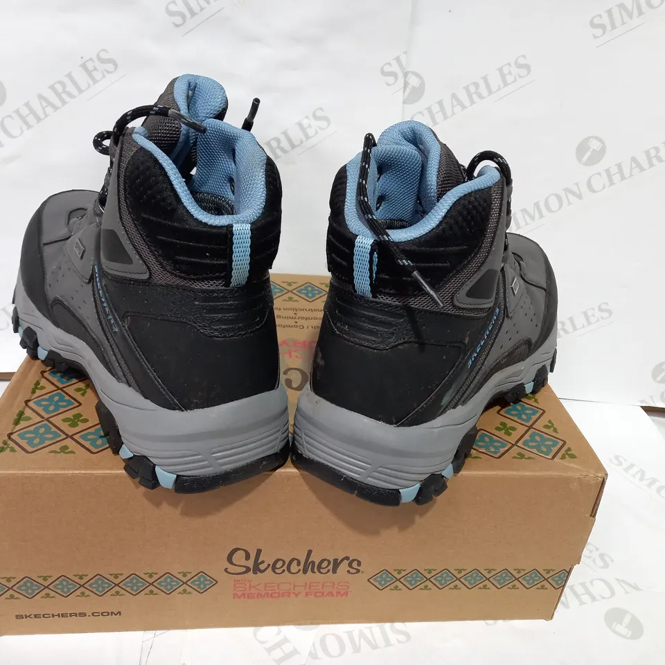 BOXED PAIR OF SKECHERS BLACK SLIP ON SHOE  - SIZE 8