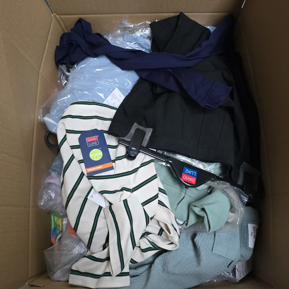 APPROXIMATELY 30 ASSORTED KIDS CLOTHING ITEMS IN VARIOUS STYLES, SIZES & COLOURS TO INCLUDE T-SHIRTS , ETC