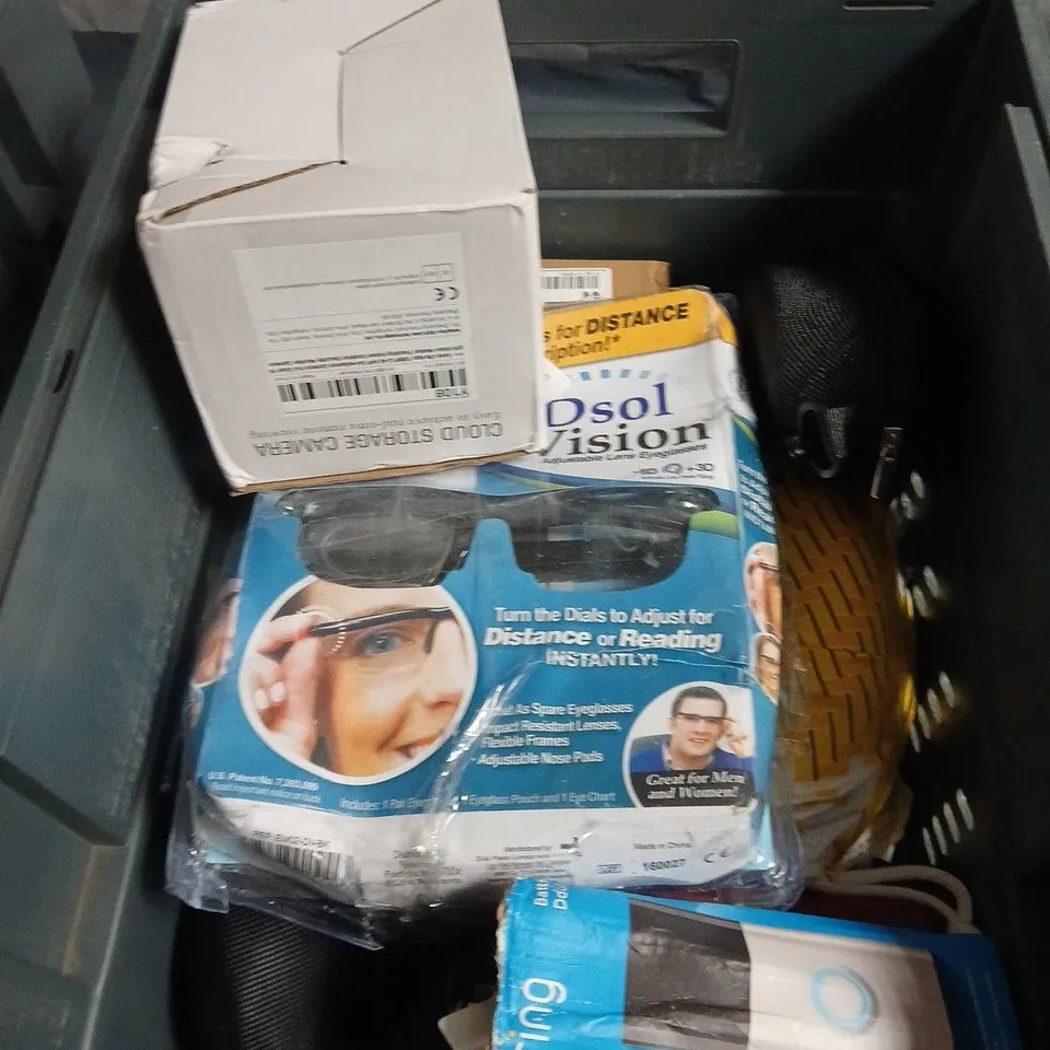 BOX OF APPROXIMATELY 9 ASSORTED ITEMS INCLUDING CLOUD STORAGE CAMERA , RING DOORBELL AND ADJUSTABLE LENS GLASSES 