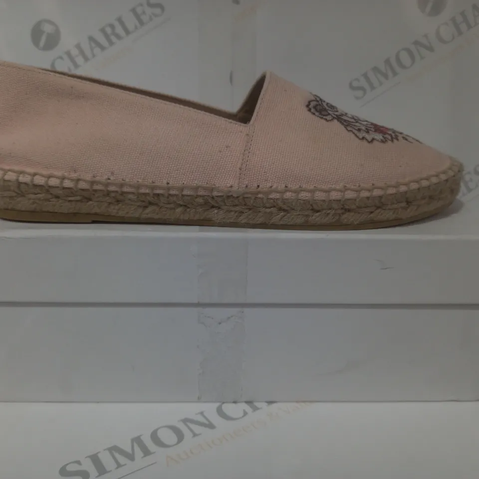 BOXED PAIR OF KENZO ESPADRILLES CLASSIC TIGER CANVAS SLIP-ON SHOES IN PALE PINK EU SIZE 39