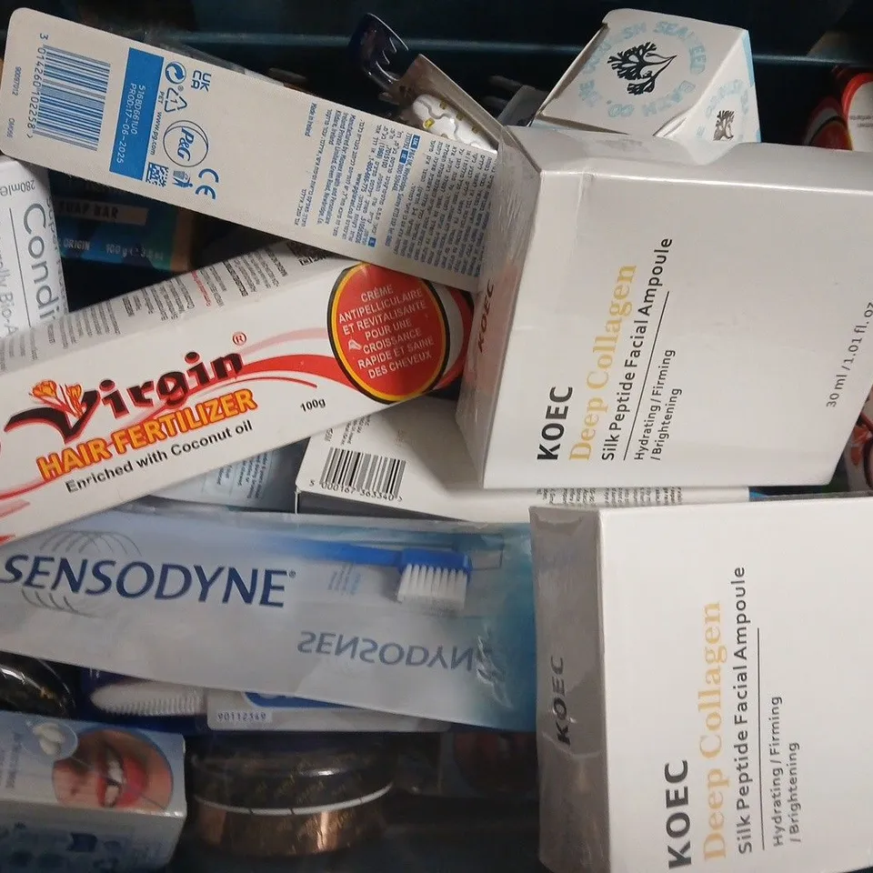 APPROXIMATELY 18 ASSORTED COSMETIC ITEMS TO INCLUDE ALPECIN, RIMMEL LONDON, ETC - COLLECTION ONLY