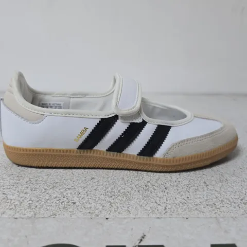 PAIR OF ADIDAS SAMBA TRAINERS – SIZE 5