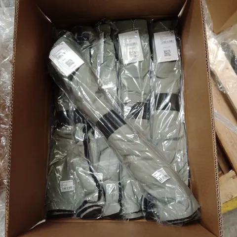 BOX OF APPROXIMATELY 30 x BRAND NEW BRASS MONKEY DIP MATS - SAGE // SIZE: S