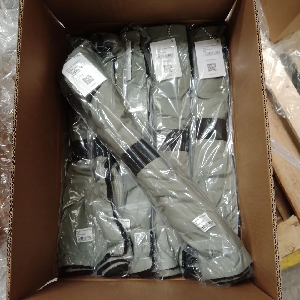 BOX OF APPROXIMATELY 30 x BRAND NEW BRASS MONKEY DIP MATS - SAGE // SIZE: S