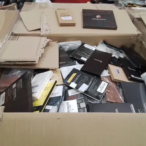 PALLET CONTAINING A LARGE QUANTITY OF PHONE CASES,SCREEN PROTECTORS