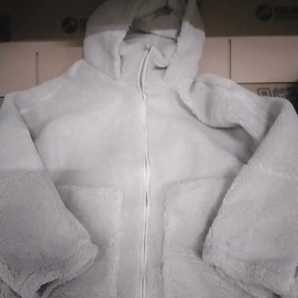 PALLET TO CONTAIN APPROXIMATELY 80 BRAND NEW DESIGNER CLOTHING ITEMS TO INCLUDE; VARIOUS STYLES OF JACKETS