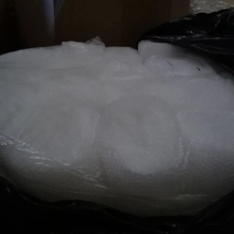 PALLET OF APPROXIMATELY 80 300M ROLLS OF BUBBLÉ WRAP