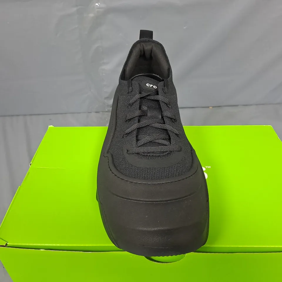 BOXED PAIR OF CROCS ECHO SURGE TRAINERS IN BACK - M9/W11