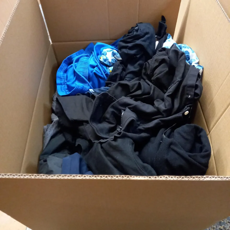 LOT OF APPROX 20 ASSORTED CLOTHING ITEMS VARYING IN SIZE/COLOUR/STYLE TO INCLUDE: TROUSERS, SKIRTS, TOPS