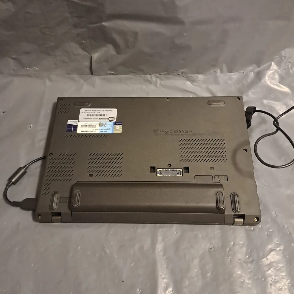 LENOVO THINKPAD X260 I5 6TH GEN 8GB RAM 256GB SSD WINDOWS 10 CHARGER INCLUDED