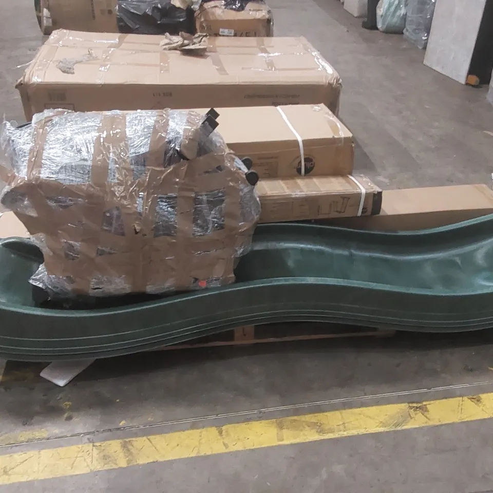 PALLET CONTAINING A LARGE QUANTITY OF ASSORTED ITEMS INCLUDING: PLAYHOUSE PARTS, PRAM PARTS