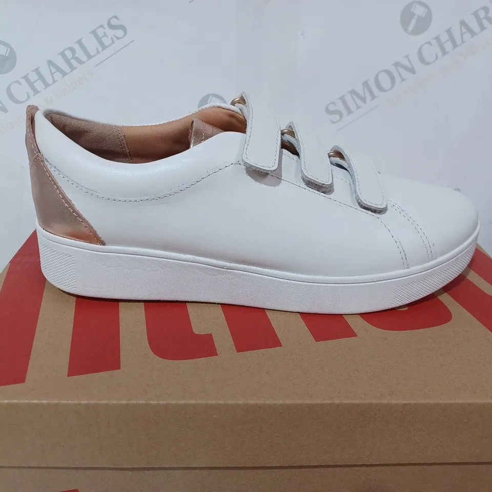 RALLY METALLIC BACK LEATHER STRAP SNEAKERS SIZE 6