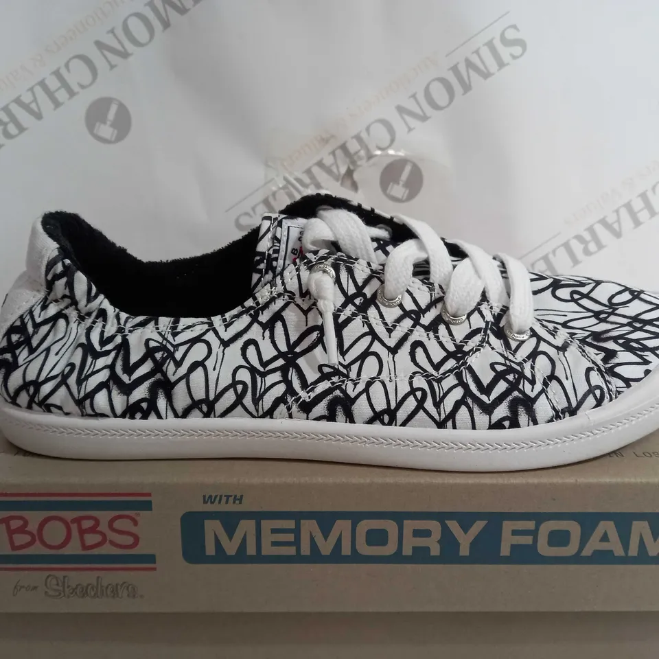 BOBS SKETCHERS WHITE & BLACK TRAINERS - SIZE 9