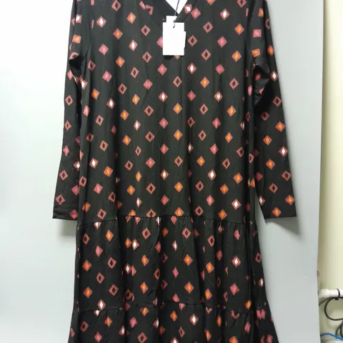 MASAI NORISSA A-SHAPE REGULAR DRESS IN BLACK/EARTH RED - XS