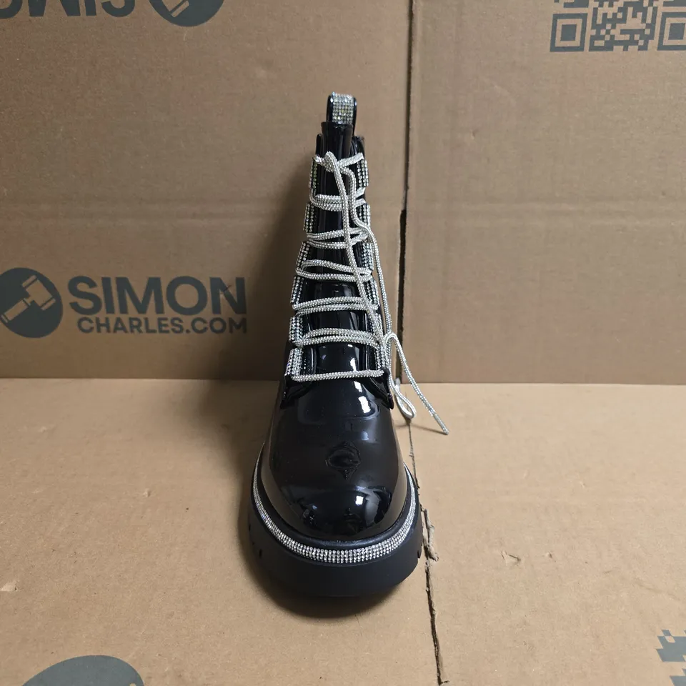 BOXED PAIR OF WELLSPRING ANKLE BOOTS IN GLOSSY BLACK W. DIAMANTE EFFECT SIZE EU 37