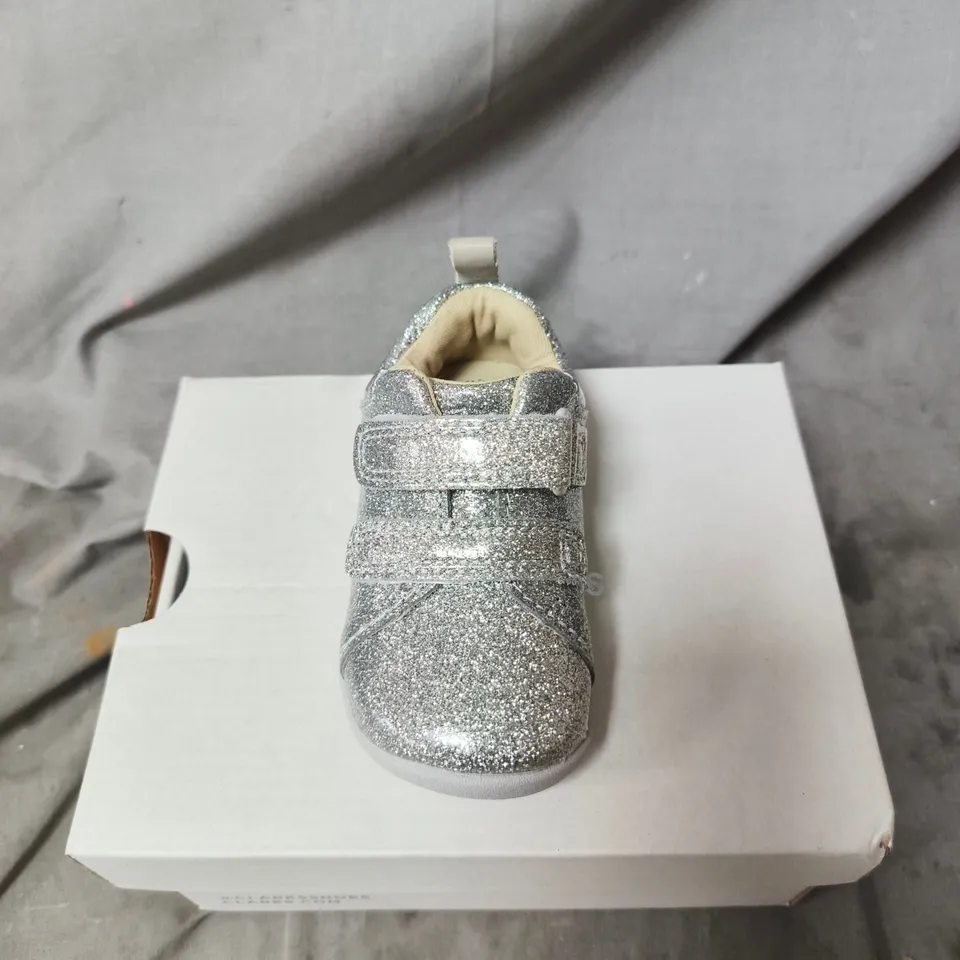 CLARKS FIRST SHOES GLITTER SILVER BABY SHOES WITH VELCRO STRAPS UK SIZE 3.5 FEMALE