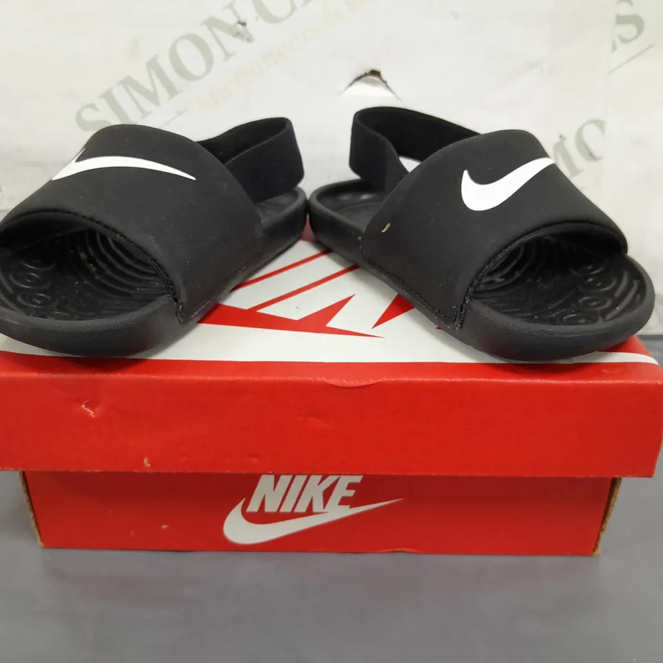 BOXED PAIR OF NIKE KAWA INFANT SLIDES IN BLACK UK SIZE 5.5