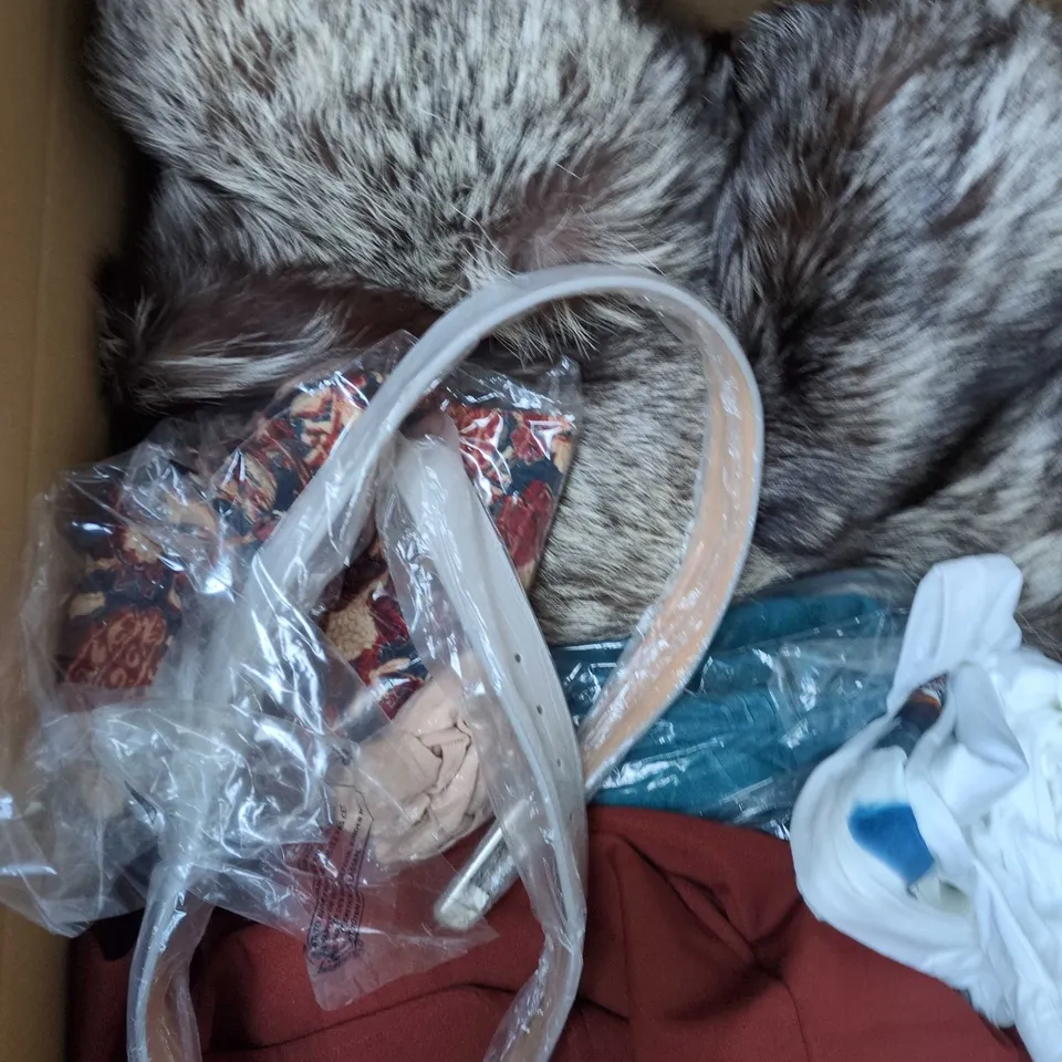 APPROXIMATELY 20 ASSORTED CLOTHING PRODUCTS IN VARIOUS STYLES & SIZES TO INCLUDE JACKETS, T-SHIRTS, DRESSES ETC