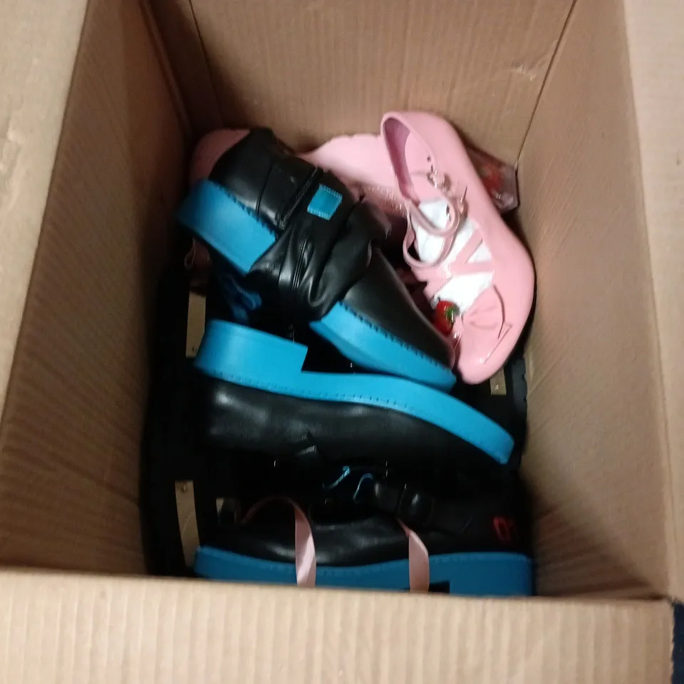 LOT OF APPROXIMATELY 18 ASSORTED PAIRS OF SHOES AND BOOTS IN VARIOUS SIZES