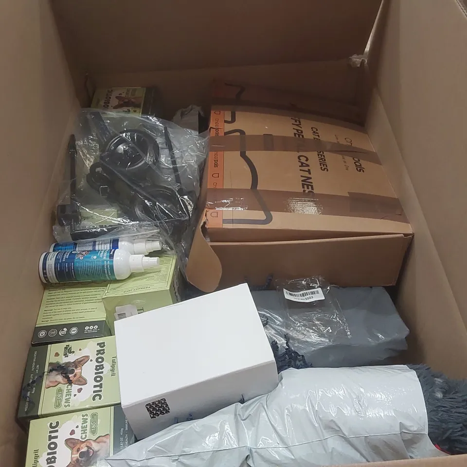 PALLET CONTAINING A VERY LARGE QUANTITY OF ASSORTED PET PRODUCTS