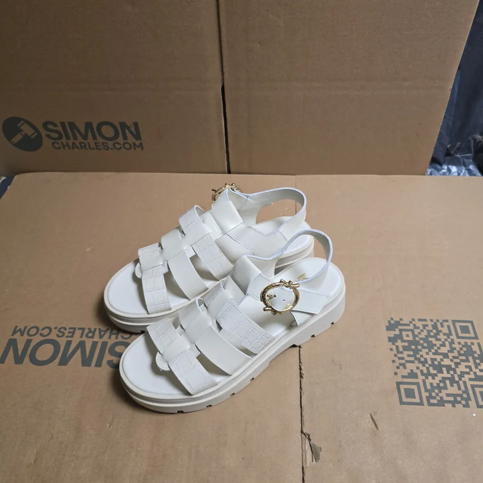 MODA IN PELLE OBSIDIAN OFF-WHITE LEATHER CHUNKY FISHERMAN SANDAL – UK 6 (EU 39)