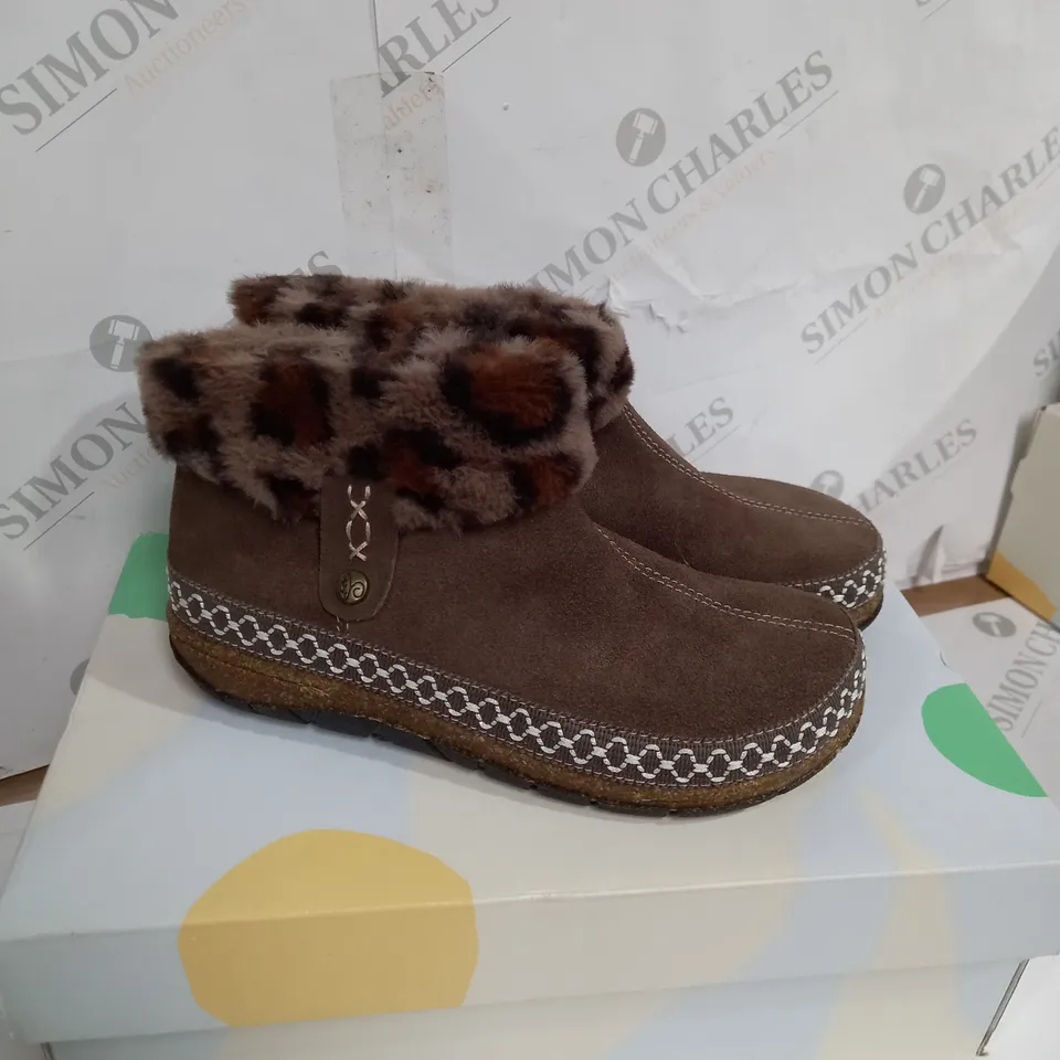 EARTH ORIGINS EMMALYN BROWN BOOTS SIZE 6