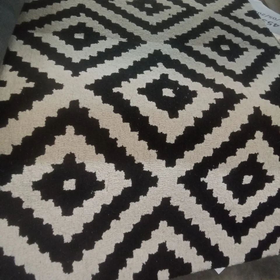 DRUBIN HAND TUFTED WOOL BLACK RUG 5'X8'